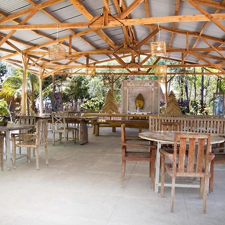 Cemara Beachfront Suite Mondu Buitenkant foto