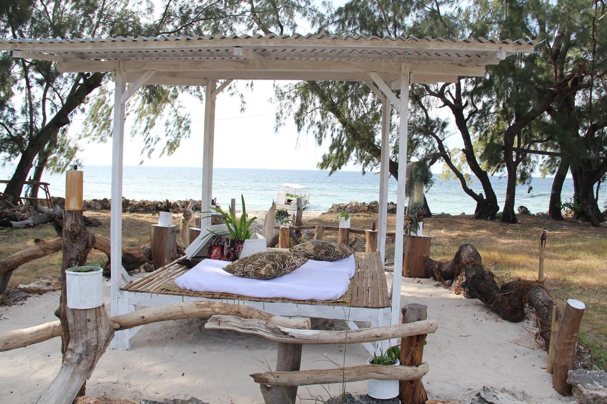 Cemara Beachfront Suite Mondu Buitenkant foto