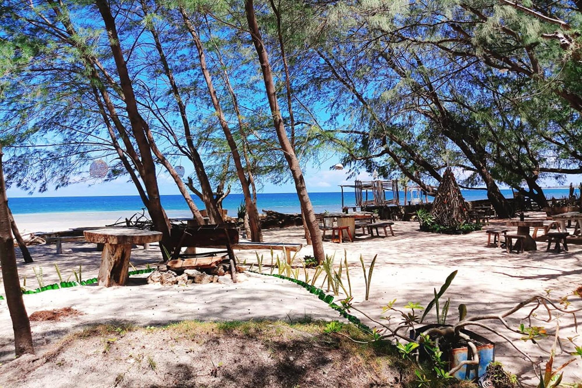 Cemara Beachfront Suite Mondu Buitenkant foto