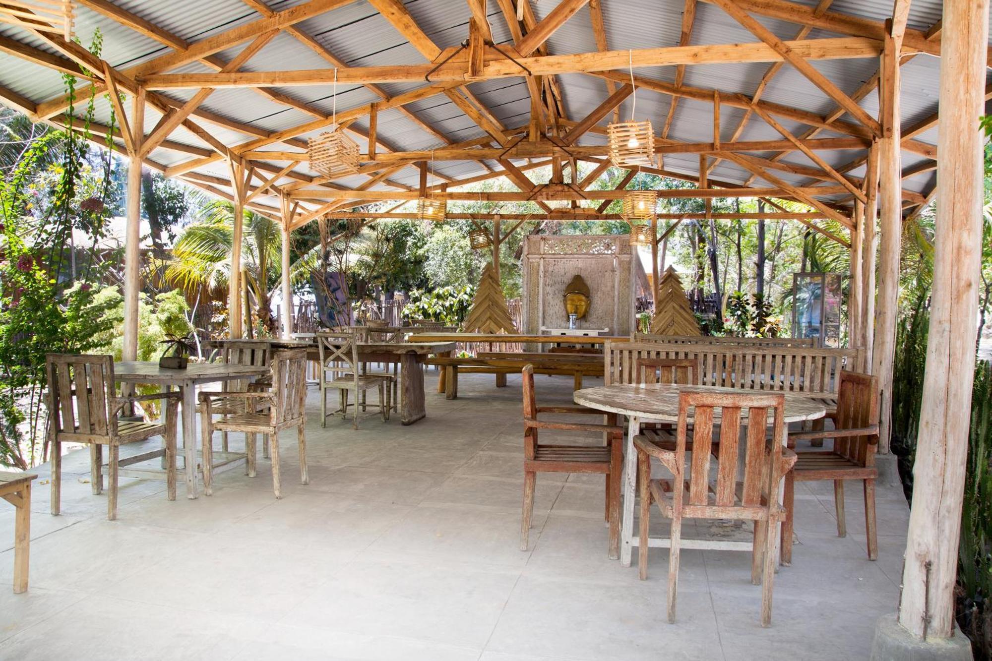 Cemara Beachfront Suite Mondu Buitenkant foto